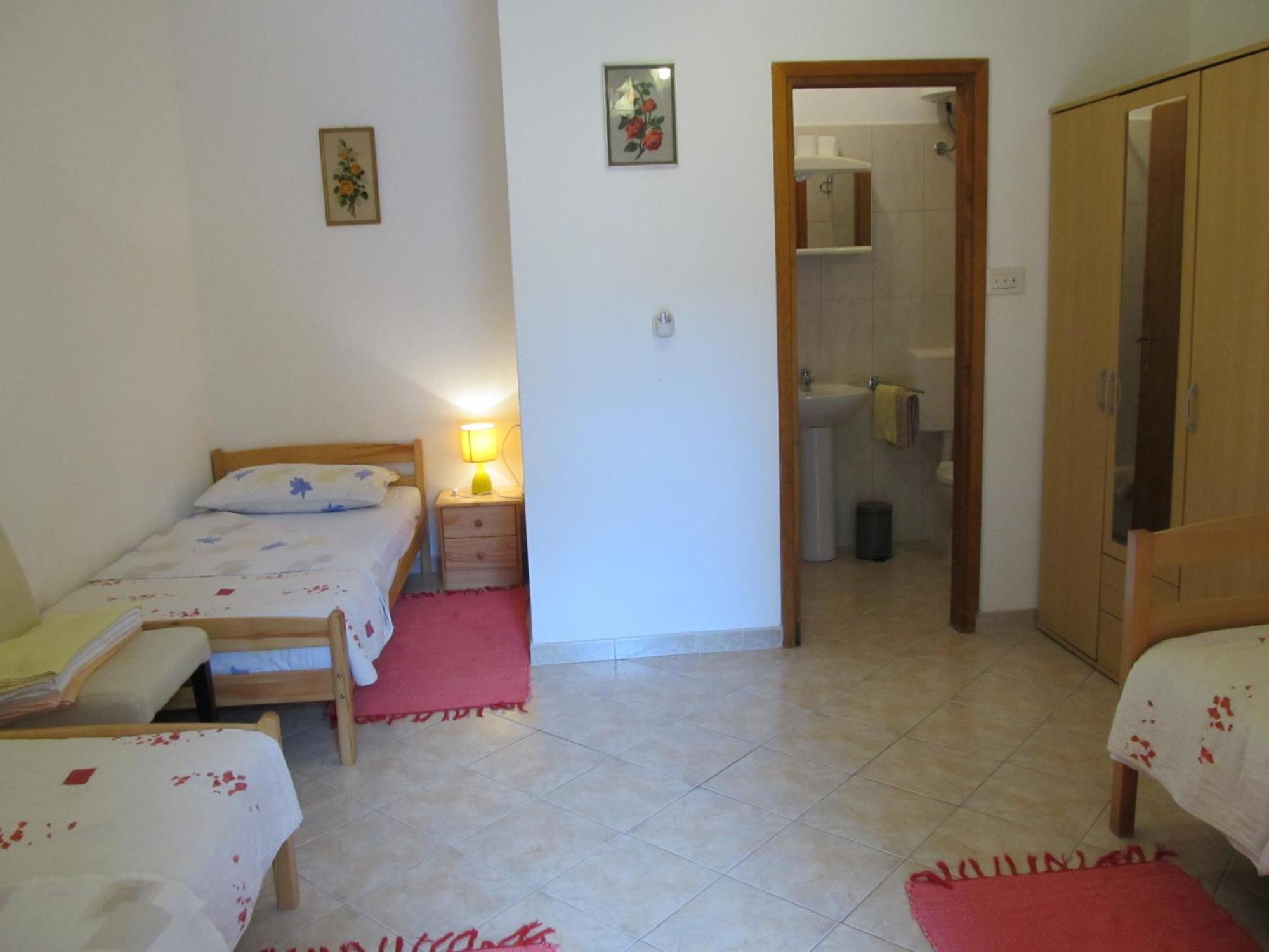Apartments Vesna With Pool - New! Sveti Lovreč Pazenatički الغرفة الصورة