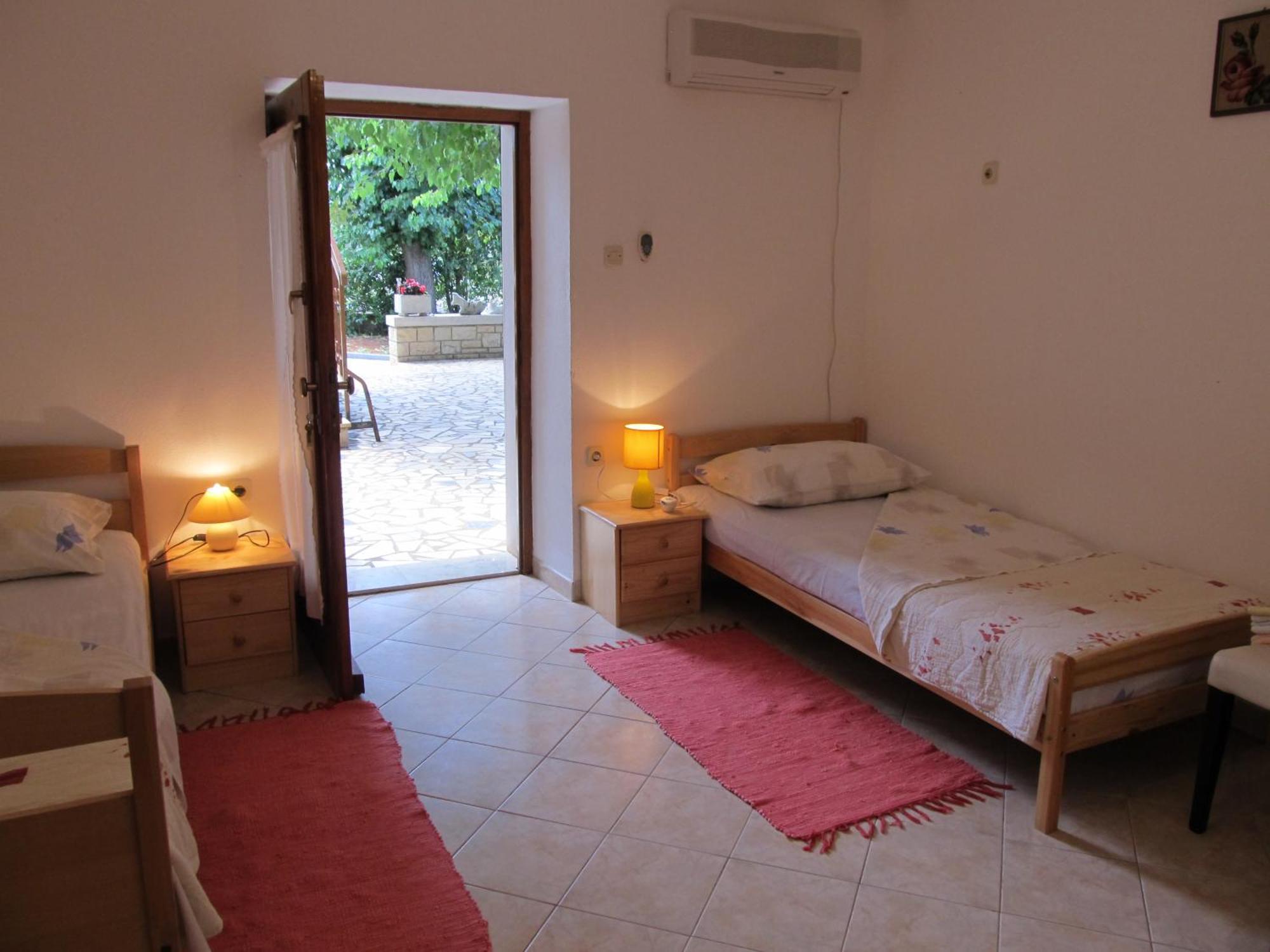 Apartments Vesna With Pool - New! Sveti Lovreč Pazenatički الغرفة الصورة