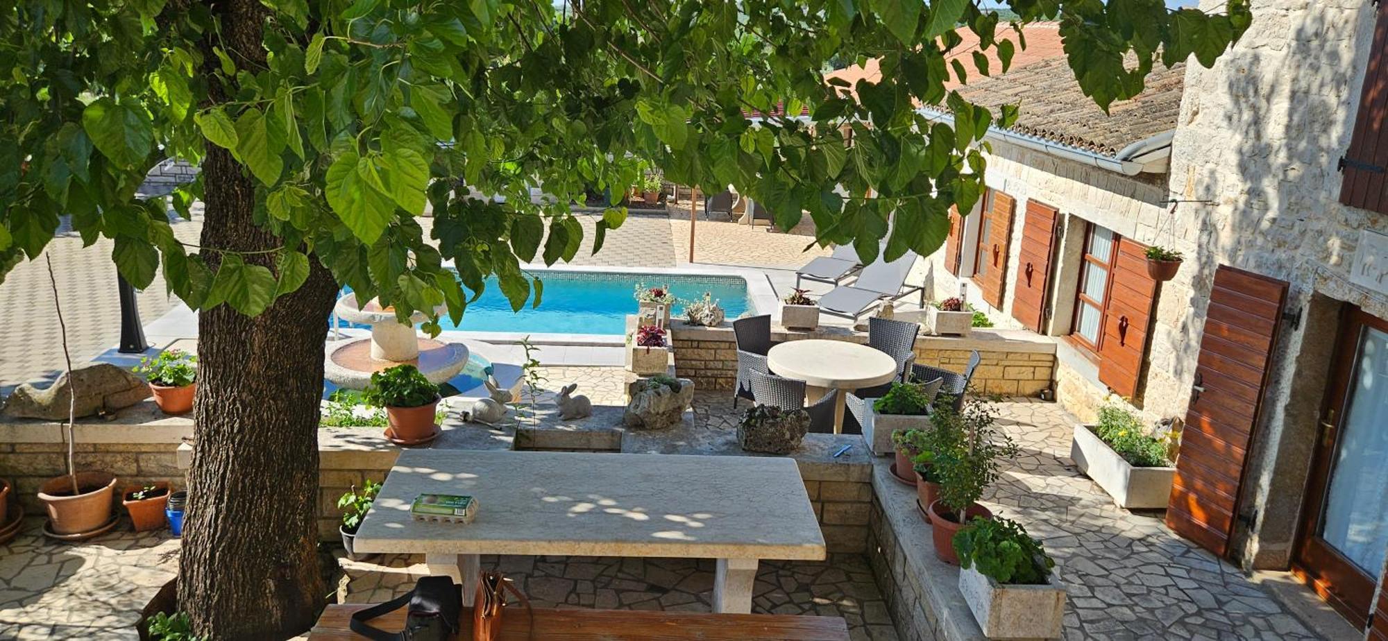 Apartments Vesna With Pool - New! Sveti Lovreč Pazenatički الغرفة الصورة