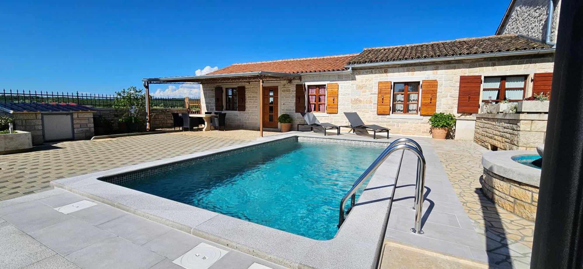 Apartments Vesna With Pool - New! Sveti Lovreč Pazenatički الغرفة الصورة
