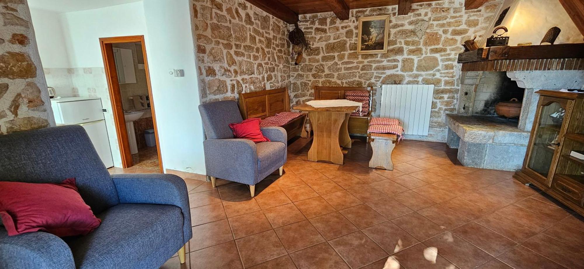 Apartments Vesna With Pool - New! Sveti Lovreč Pazenatički الغرفة الصورة